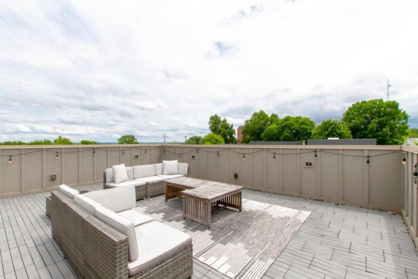 Howdy House New And Trendy With Rooftop Deck Нашвил Екстериор снимка