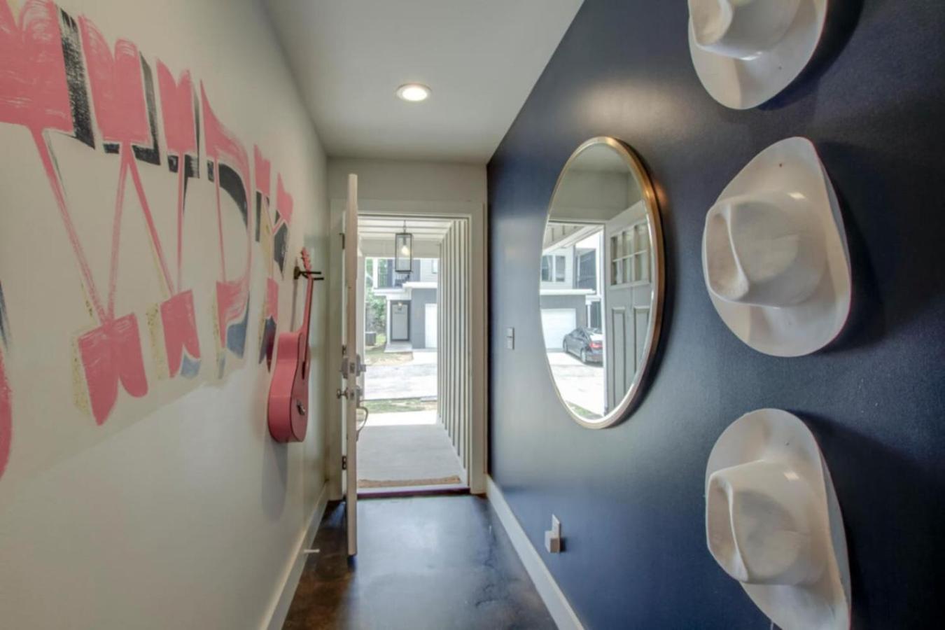 Howdy House New And Trendy With Rooftop Deck Нашвил Екстериор снимка